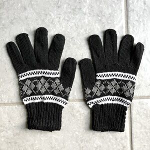 “Final Offer” NWOT White/Gray/Black Winter Gloves